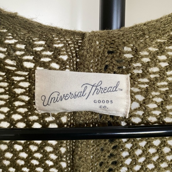 UNIVERSAL THREADS Green knit sweater/ cardigan - Picture 2 of 4